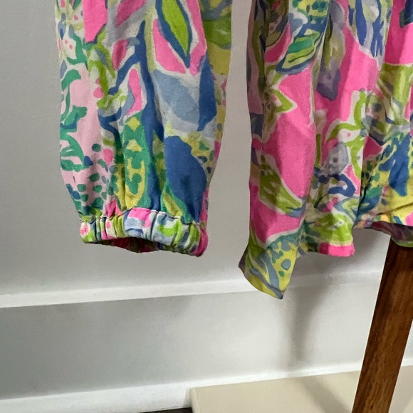 Lilly Pulitzer Elsa 100% Silk V-Neck Bracelet Sleeve Top Squeeze The Day sz L - Picture 3 of 7